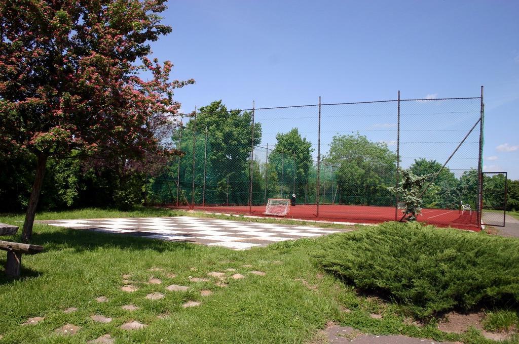 Teleki-Degenfeld Kastélyszálló Szirák Esterno foto