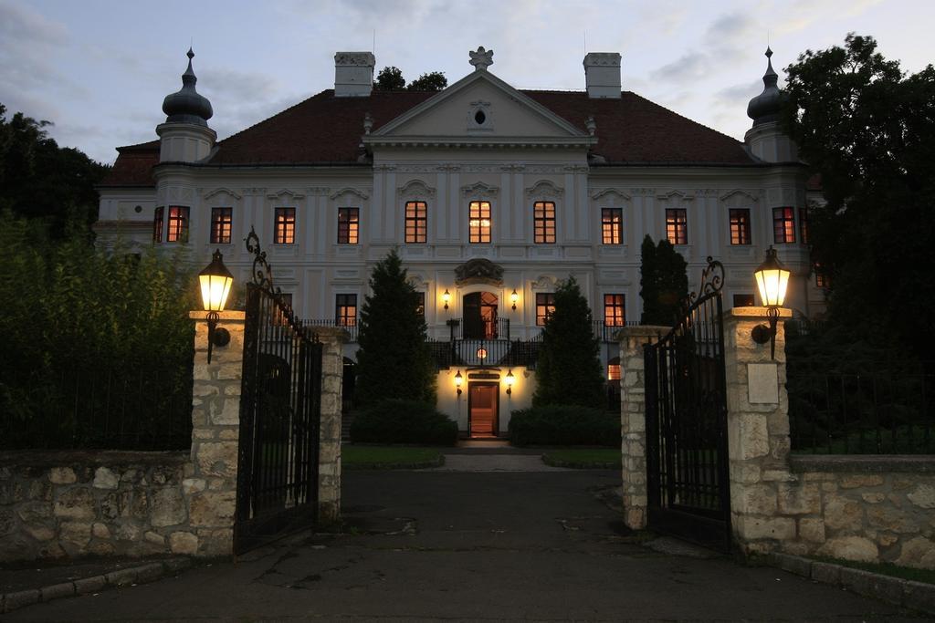 Teleki-Degenfeld Kastélyszálló Szirák Esterno foto