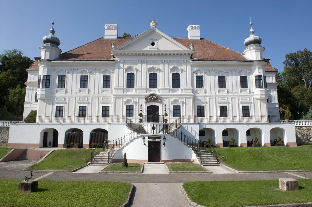 Teleki-Degenfeld Kastélyszálló Szirák Esterno foto